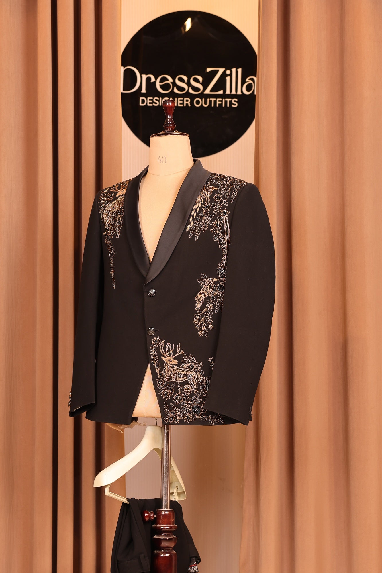 BLACK GOLDEN DEER TUXEDO