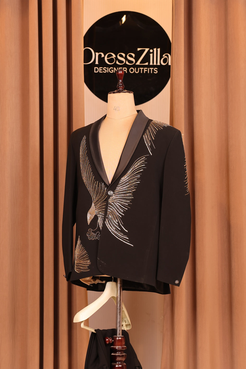 BLACK EAGLE TUXEDO