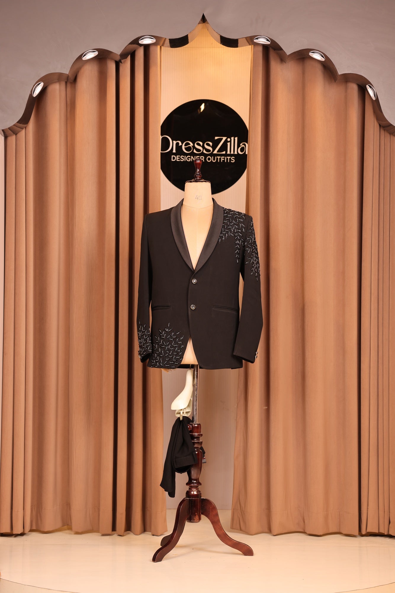 BLACK SILVER LEAF TUXEDO