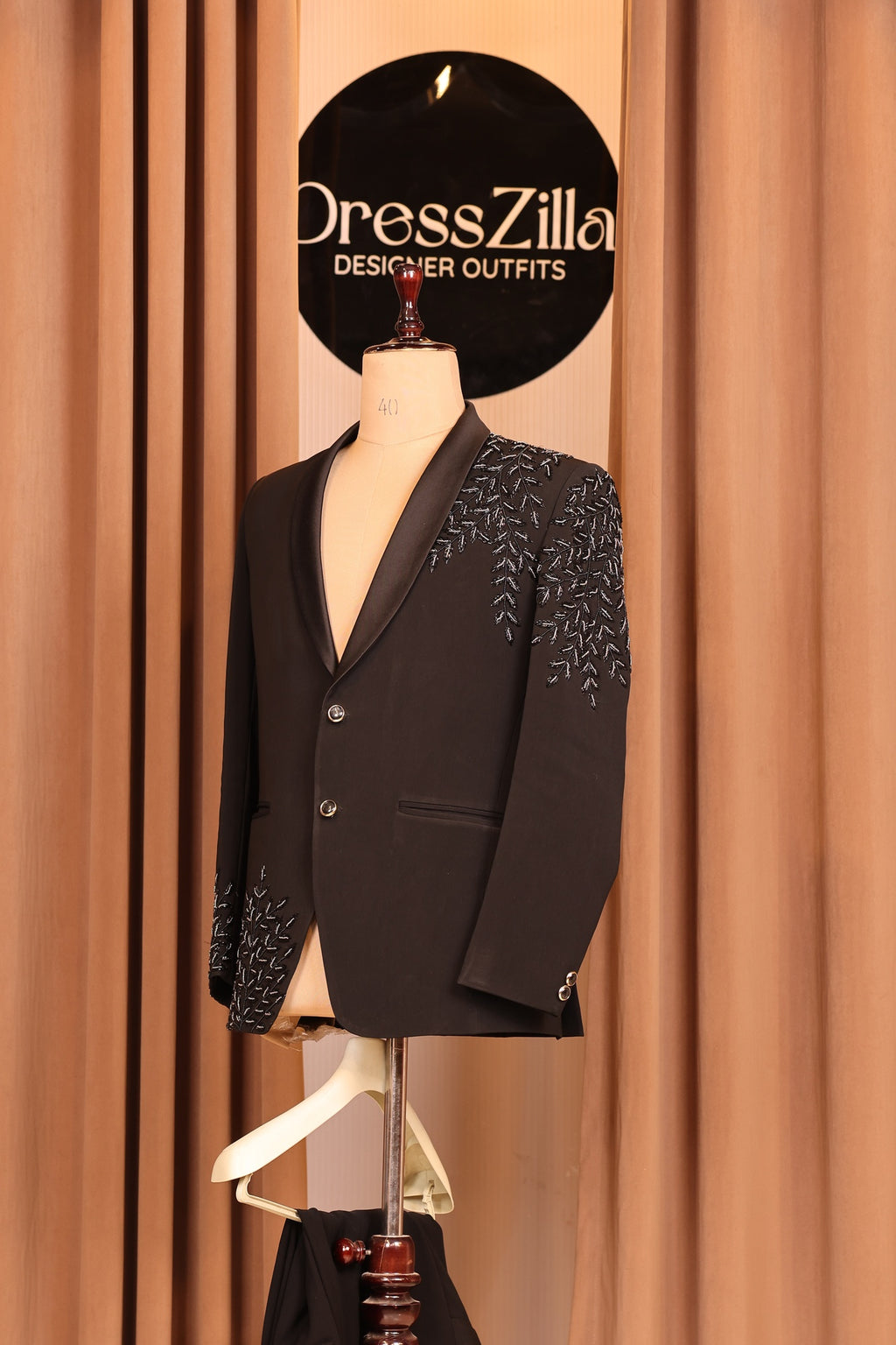 BLACK SILVER LEAF TUXEDO