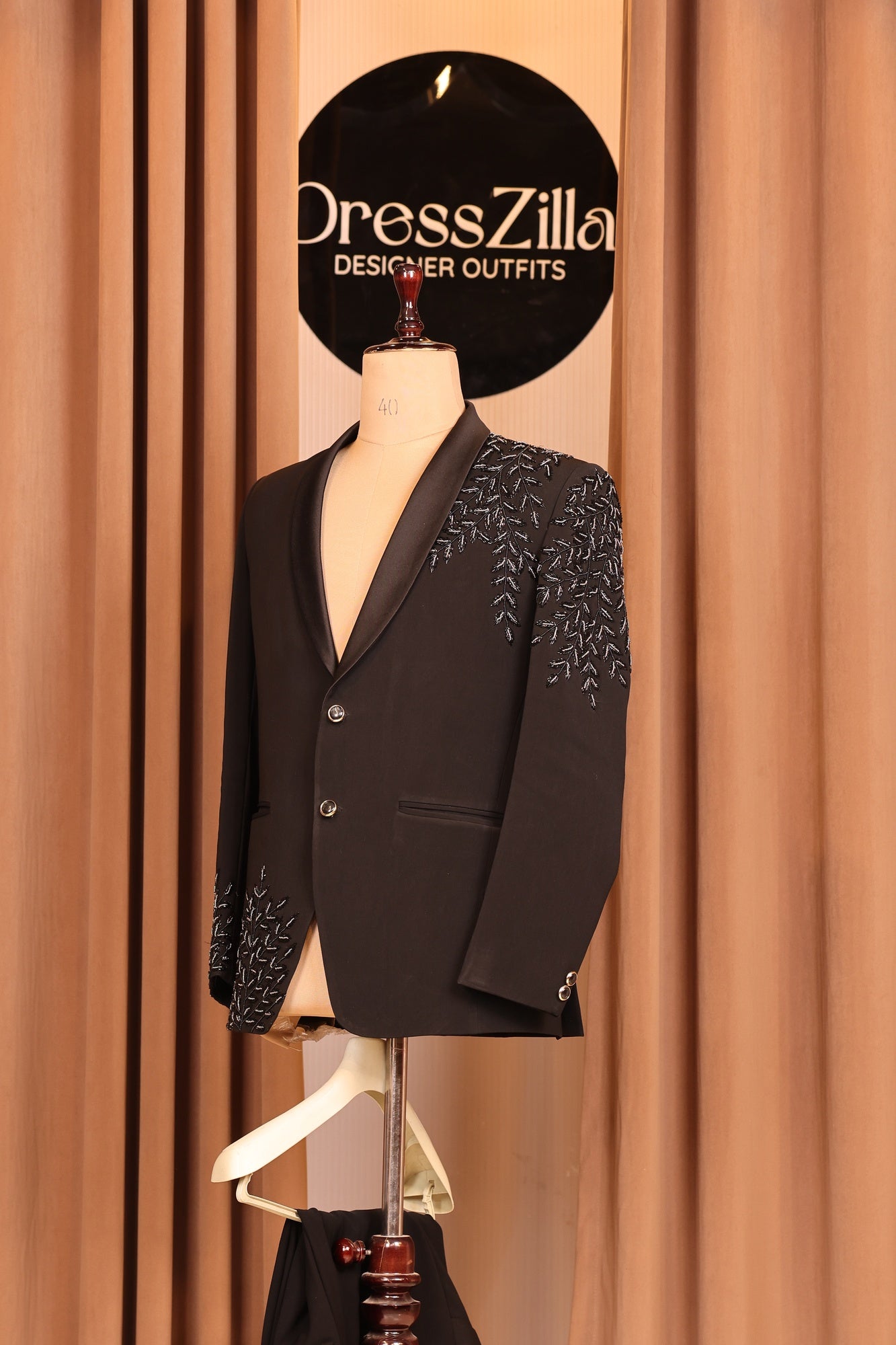 BLACK SILVER LEAF TUXEDO