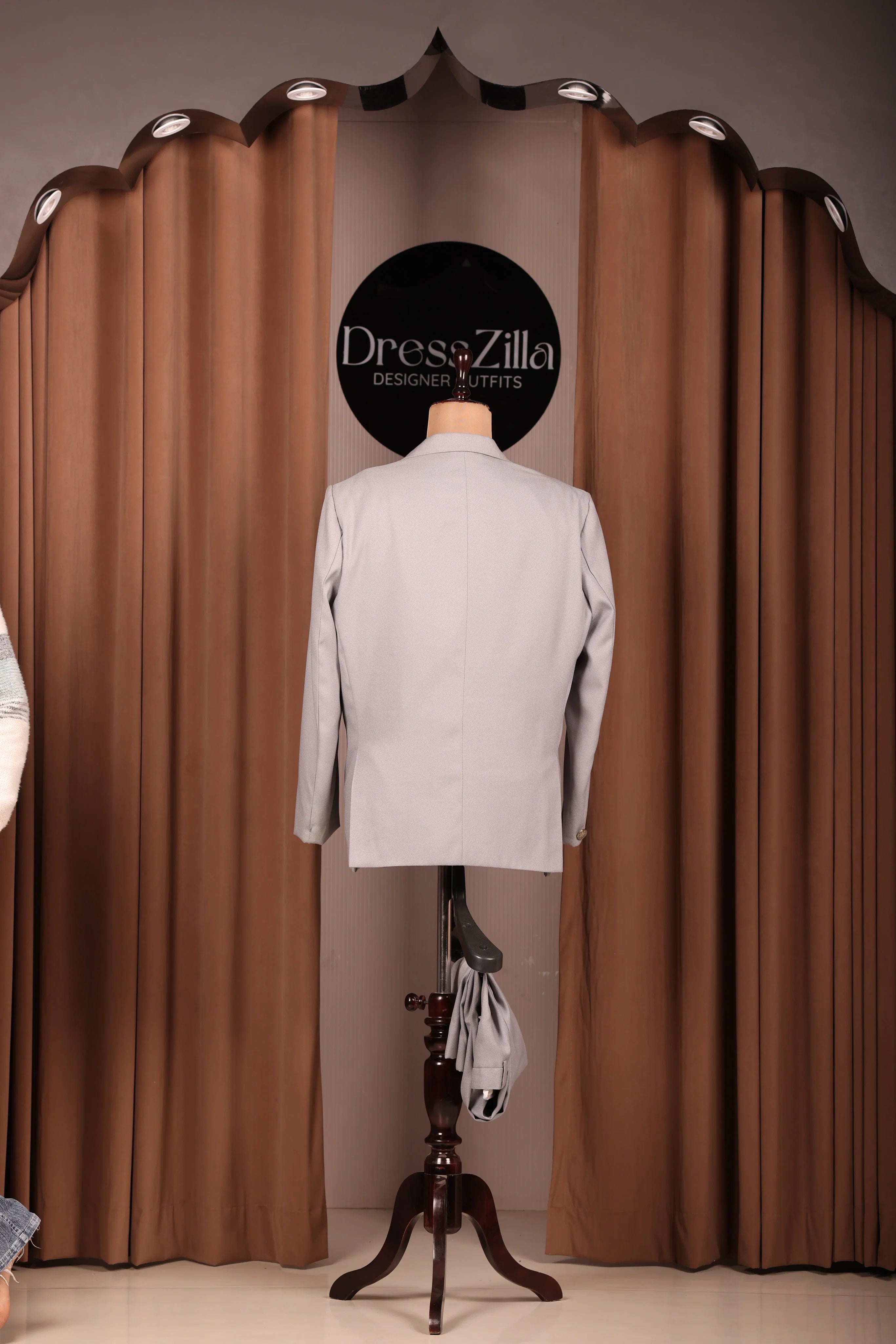 GREY PLAIN TUXEDO