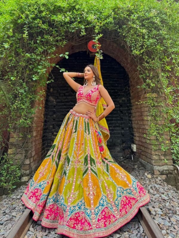 Noor-e-Nazaakat Lehenga